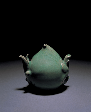Celadon Peach-shaped water dropper